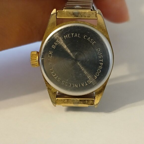 Vintage Remington Elegant Gold Tone Stretch Band Quartzarama Watch Japan Movt - Picture 3 of 10